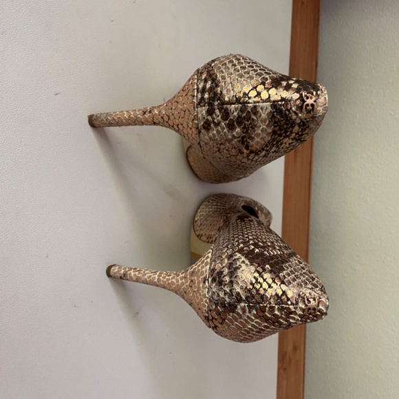 Hazel Pointed Toe Heel - Picture 4 of 7